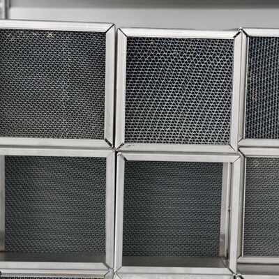 kopen Corrosiebestendige en op maat gemaakte vierkantgeometrische metalen substraat voor de behandeling van zeevaargassen online vervaardiging