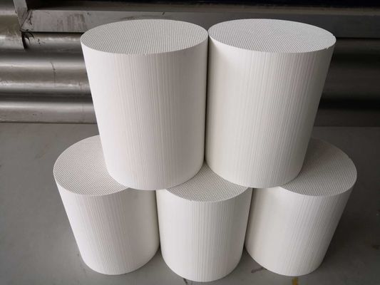 kopen 200cpsi de automobiele Controle Dpf van de Katalysatoruitlaat op de Passagier van Benzineauto's online vervaardiging