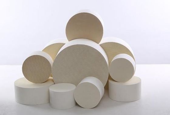 kopen MgO Al2O3 SiO2 de Ceramische Steun van de Honingraatkatalysator in allen op de Voertuigenmachines van Wegoff road online vervaardiging
